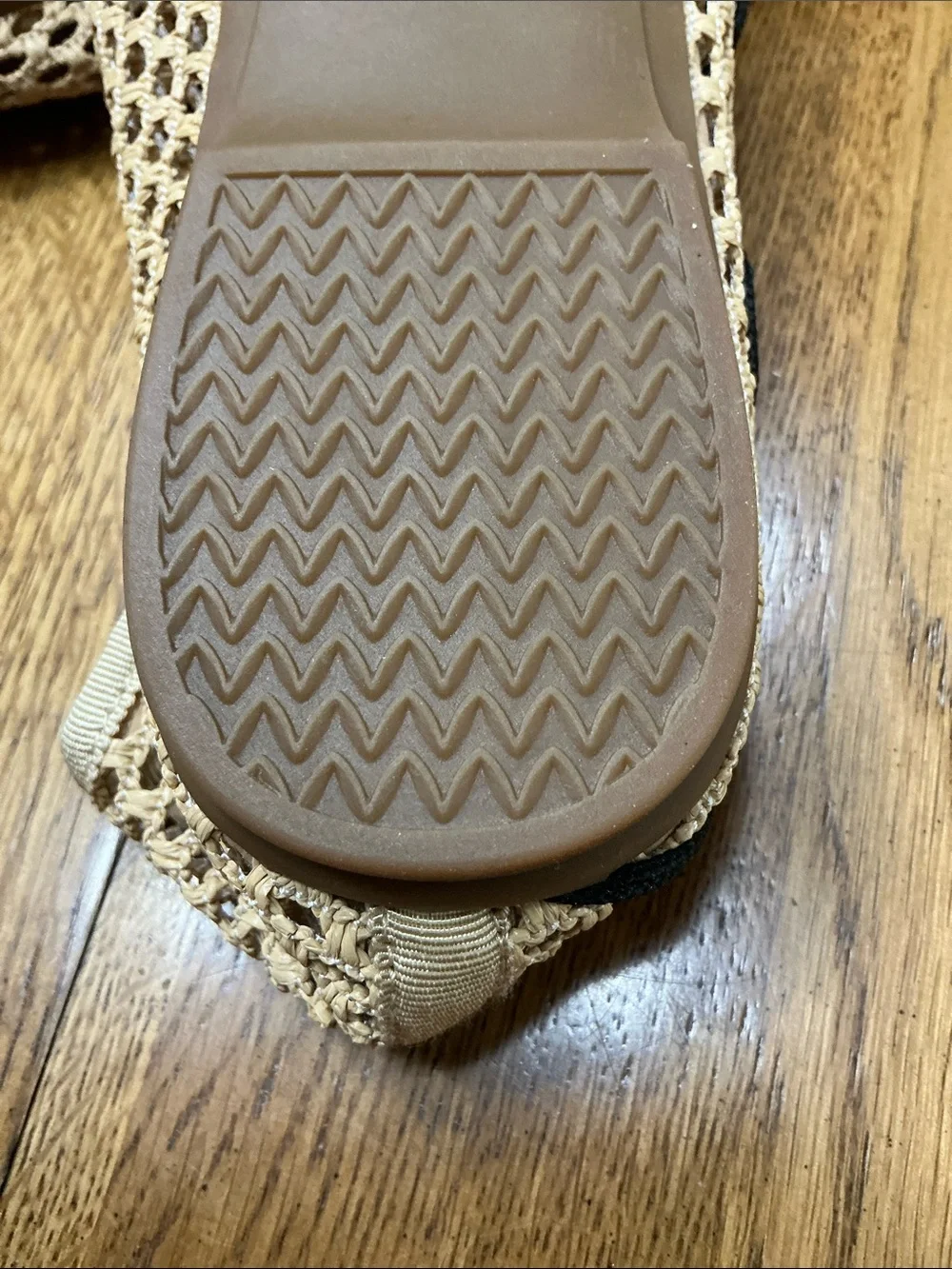 Woman’s Margot Sq toe mesh tan flats with black design. Size 41. Tie. Like new!